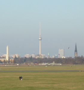 Tempelhofer_Feld_Blick_Kreuzberg